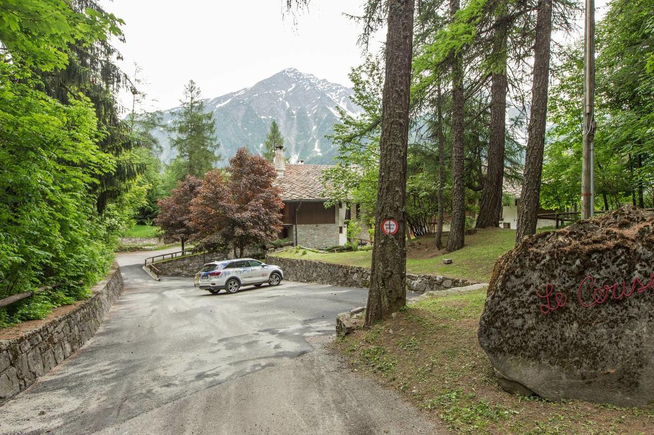 Joivy Superb Apartments For 6 With Mountain View And Garden In Courmayeur Luaran gambar