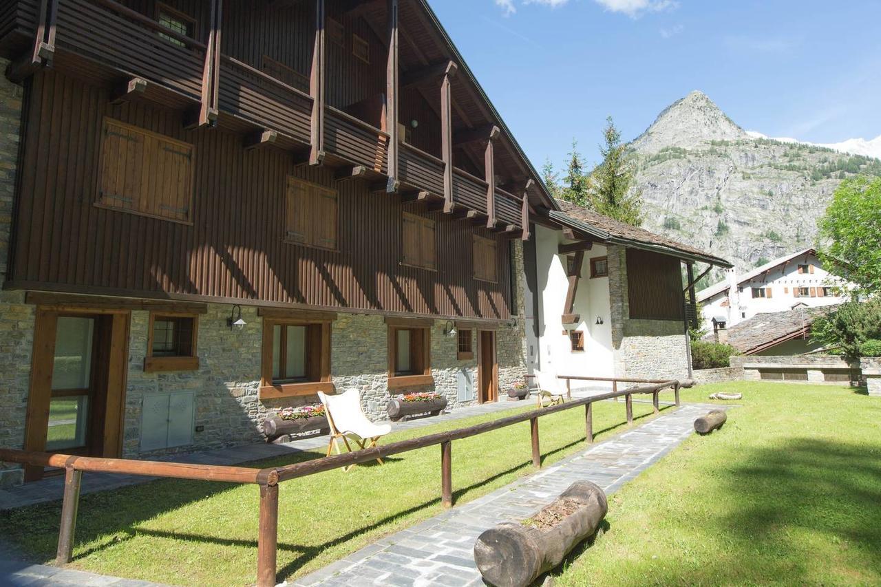 Joivy Superb Apartments For 6 With Mountain View And Garden In Courmayeur Luaran gambar