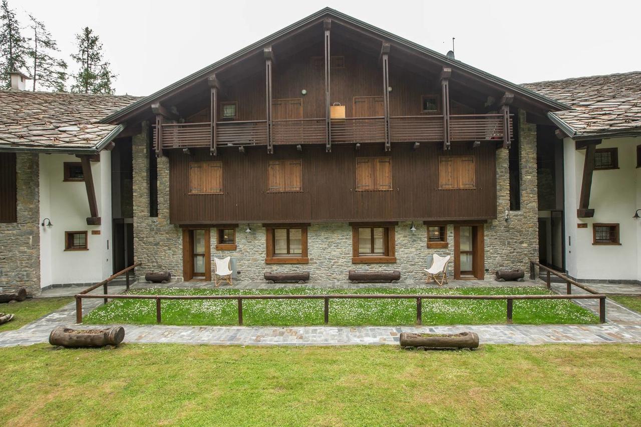 Joivy Superb Apartments For 6 With Mountain View And Garden In Courmayeur Luaran gambar