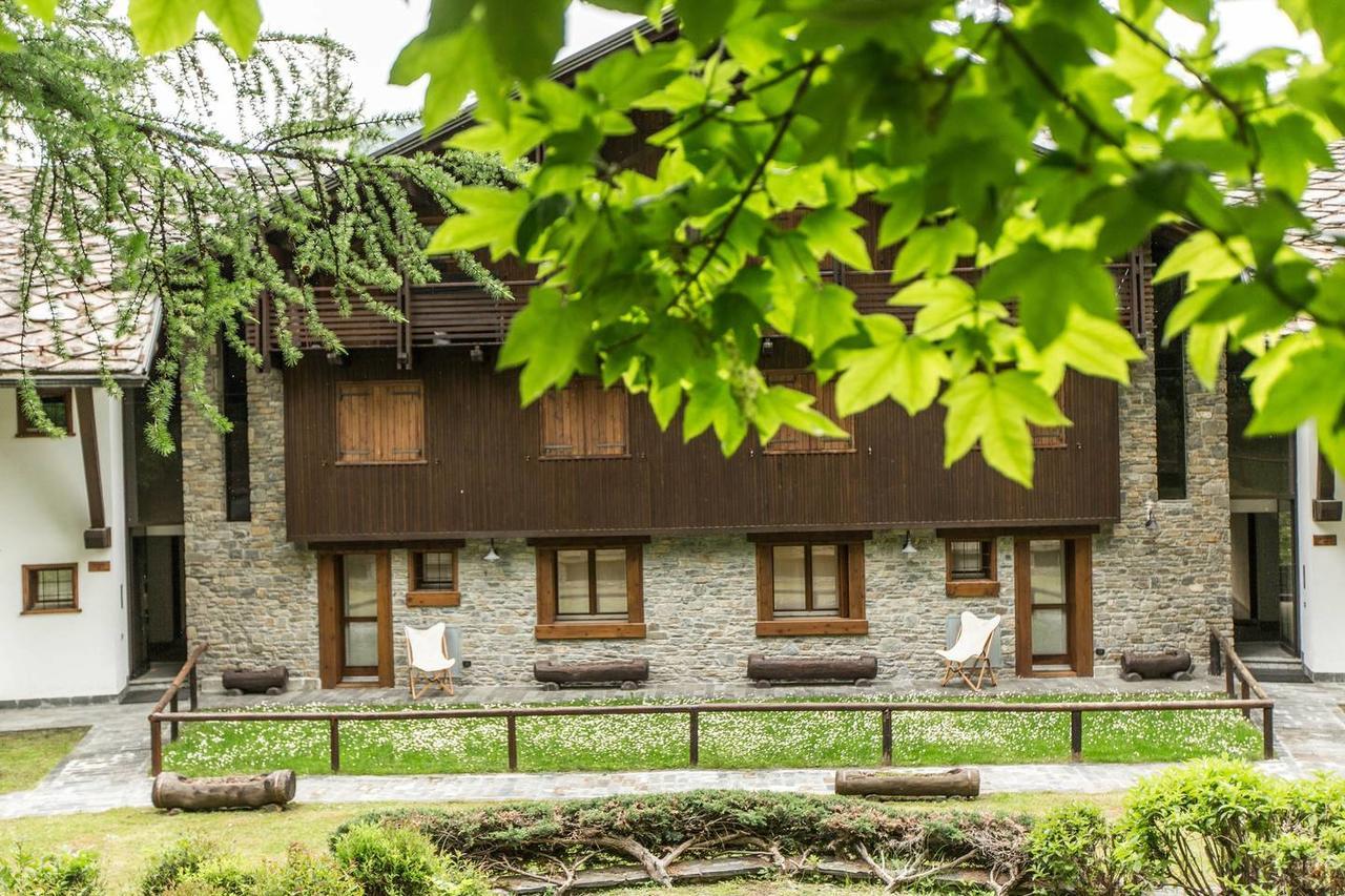 Joivy Superb Apartments For 6 With Mountain View And Garden In Courmayeur Luaran gambar