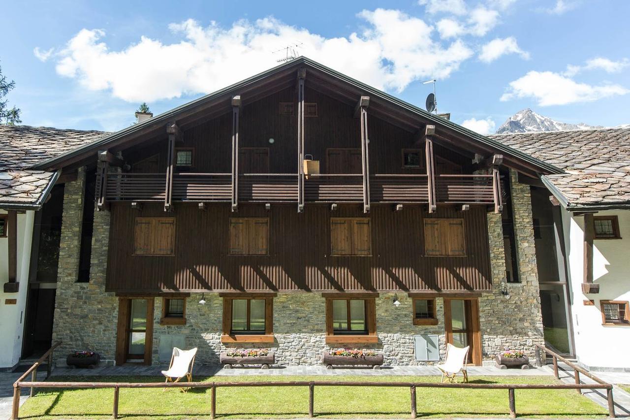 Joivy Superb Apartments For 6 With Mountain View And Garden In Courmayeur Luaran gambar