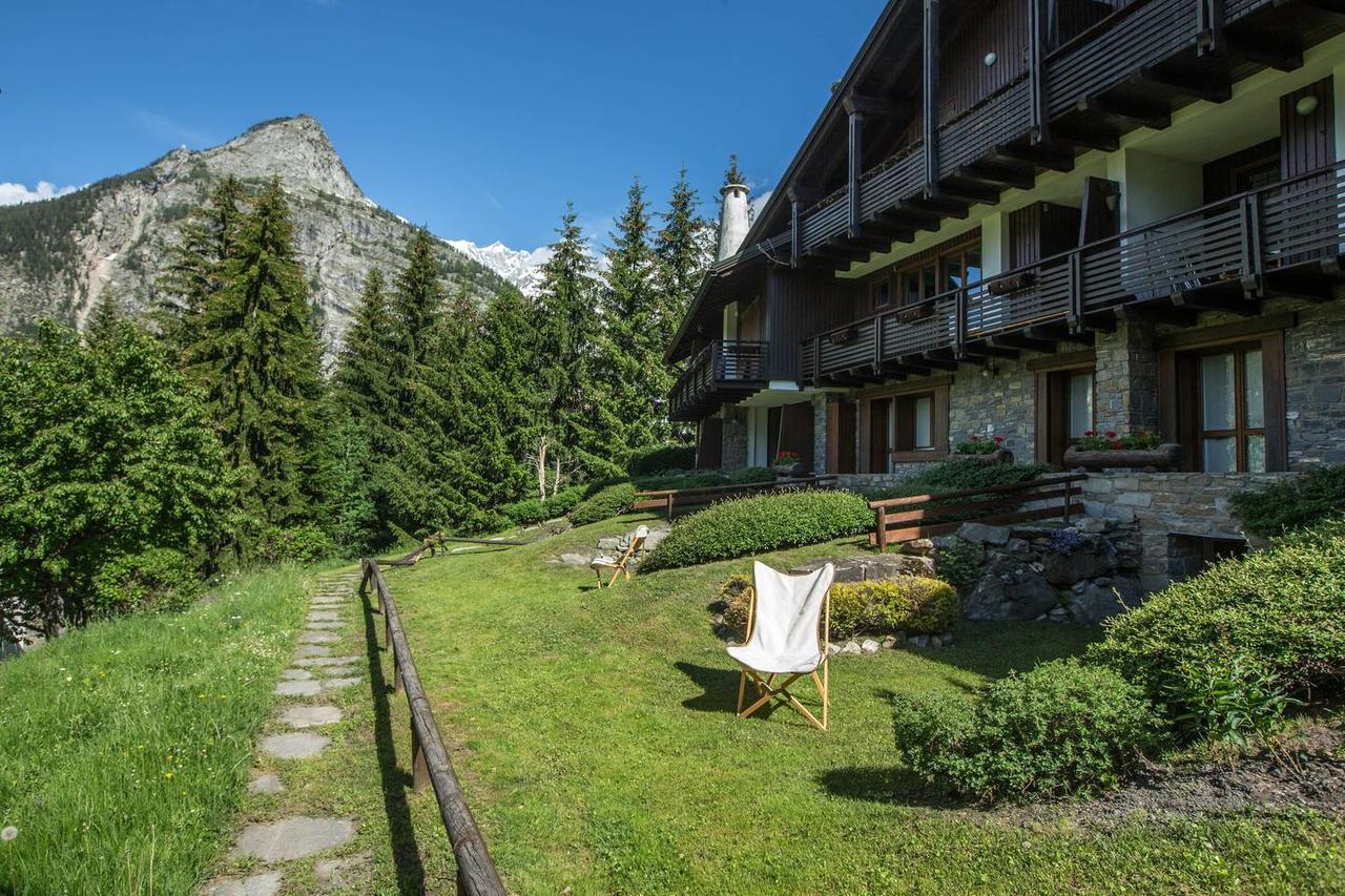 Joivy Superb Apartments For 6 With Mountain View And Garden In Courmayeur Luaran gambar