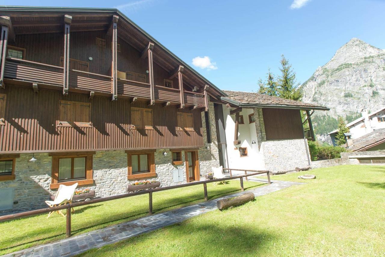 Joivy Superb Apartments For 6 With Mountain View And Garden In Courmayeur Luaran gambar