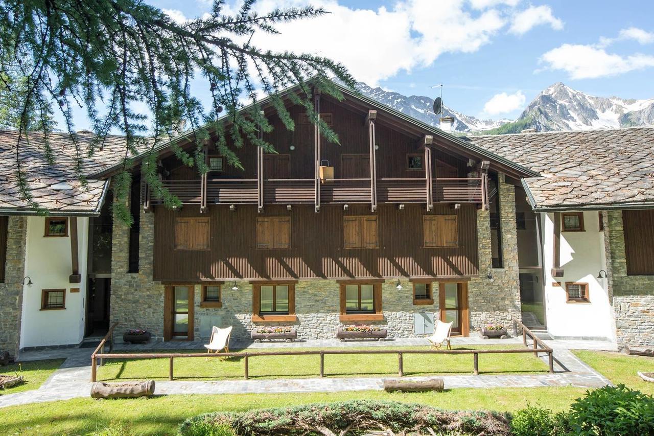 Joivy Superb Apartments For 6 With Mountain View And Garden In Courmayeur Luaran gambar